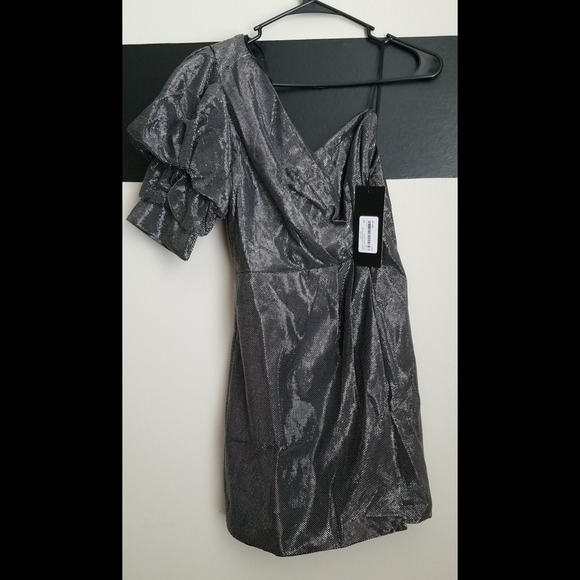 NEW LISTING! BRAND NEW WITH TAGS DO+BE Manhattan Puff Sleeves Dress - Picture 8 of 16